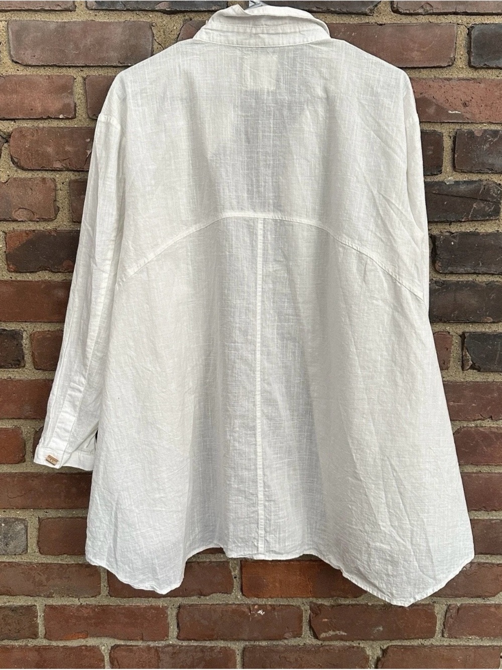 Women's White Linen Button-Down Shirt - Picture 7 of 8